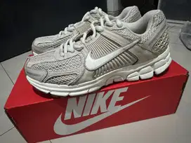 Nike Zoom Vomero 5 Womens