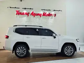 TOYOTA LANDCRUISER PUTIH VXR 300 SEPERTI BARU 3 RB KILOMETER
