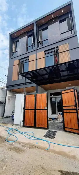 Rumah Mewah Strategis di Cempaka putih Jakarta Pusat