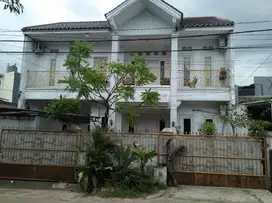 Dijual Butuh uang Rumah Gede 2 Lantai Perumahan Kelapa Dua Tangerang
