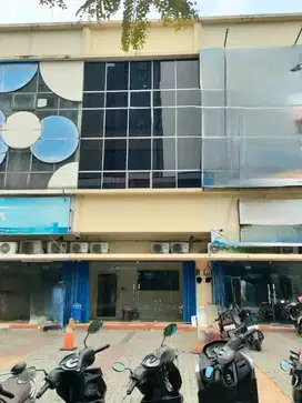Ruko dijual 3 unit depan belakang di Dotcom Gading Serpong Tangerang