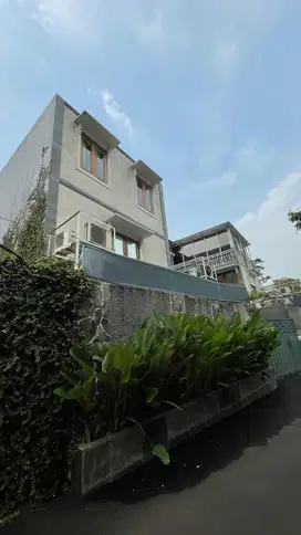 Dijual rumah mewah fully furnish 3 lantai di KEMANG Jakarta Selatan