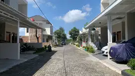 Cluster siap huni konsep scandinavian 5 menit dari solo safari dan UNS