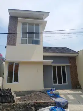Rumah siap huni 2 lantai manyaran semarang