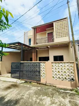 RUMAH 2 LANTAI FULL RENOV SIAP HUNI