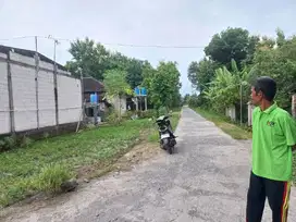 TANAH PEKARANGAN HOOK LEBAR MUKA 25 METER DEKAT POLSEK POLOKARTO