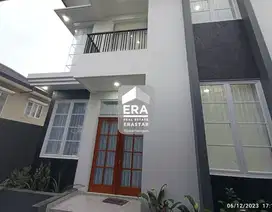 Rumah 2 lantai bagus terawat di Cilandak Tengah Jaksel