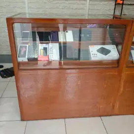 Etalase kayu kaca