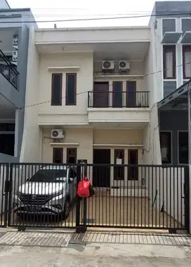 Rumah Minimalis Siap Huni Di Kelapa Gading Summarecon 2,5lantai