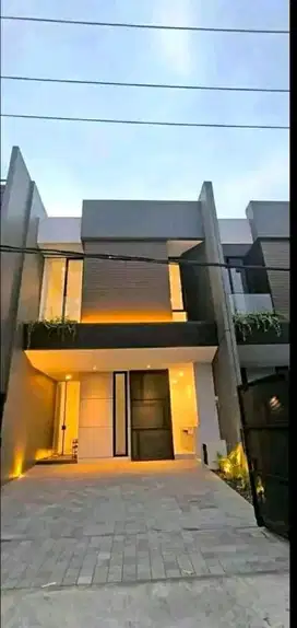 rumah baru 2lt mewah strategis Kutisari Surabaya