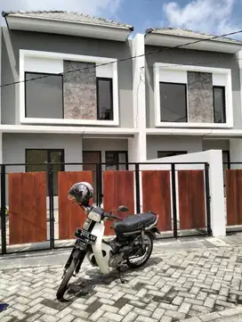 rumah baru 1,5lt 600 jt an saja Surabaya Medokan
