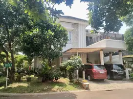 Rumah Huk Depan Taman di Jalan Utama Boulevard Cluster Sevilla BSD