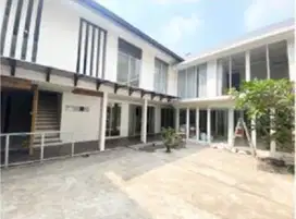 0593 - Dijual Rumah Mewah 2 lantai di Graha Famili Blok D Surabaya