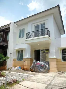 jual cepat rumah 2 lantai renov siap huni kota wisata Cibubur