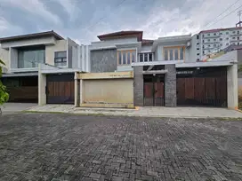 Rumah Mewah Konsep Modern Minimalis di Cluster Elite Solo Baru