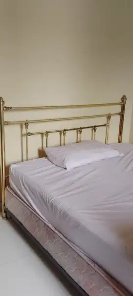 Tempat tidur Brass Bed Kuningan