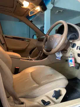 Mercedes-Benz C240 2004 Bensin
