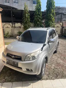 DIJUAL CEPAT!! Toyota Rush 2010 matic,pajak hidup, nego sampai jadi