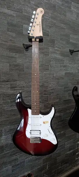 Paket Gitar Elektrik Yamaha PAC 112J + Ampli Line 6 Spider V 20 Mkii