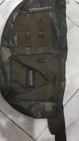 Tas slempang eiger kapasitas besar
