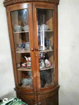 Lemari aneka kristal dari LN