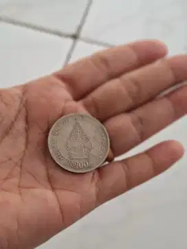 Uang/koin 100 rumah adat
