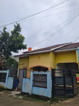 Rumah Luas dalam Komplek di Kalimulya Dekat Stasiun Depok