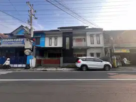 Rumah luas di tepi jalan damai palagan km 8