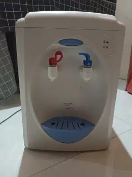 Dispenser. Miyaka dan galon aqua 2