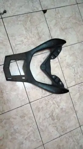 Di jual tatakan/kedudukan box motor n max msh oke