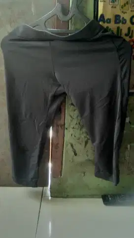 Legging pendek warna item