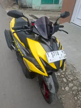 Yamaha Aerox kuning