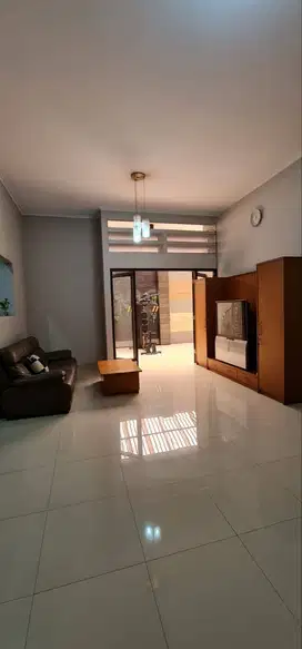 Holis Rumah Hook Dijual Semi Furnished