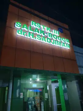 Huruf timbul stainless dan neonbox