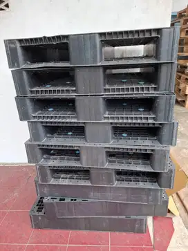 Palet Kayu dan Plastik harga obral CUCI GUDANG