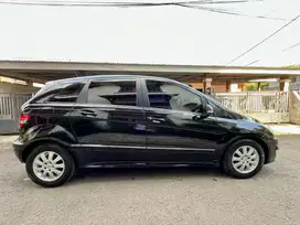 Mercedes-Benz B180 2011 Bensin