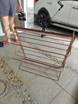 Rak sepatu besi 3 baris