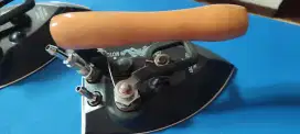 Steam Iron( seterika uap)