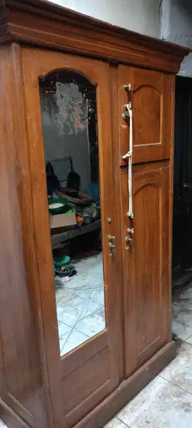 Almari kayu jati