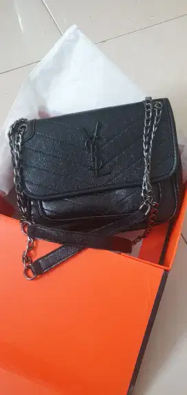 Tas wanita slingbag Yves Saint Laurent (YSL) size 27
