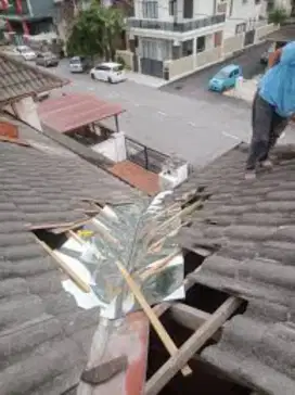Tukang Genteng Bocor