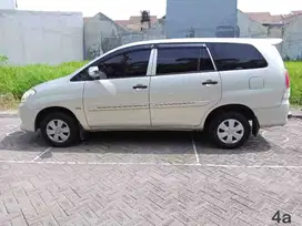 Kijang Innova bensin silver manual E 2011
