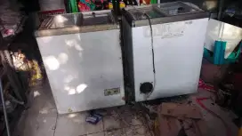 Freezer  kotak dan berdiri