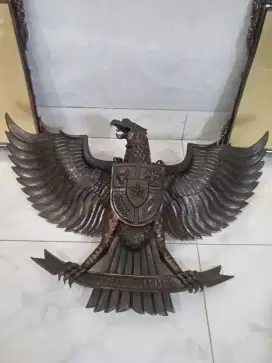 Pajangan burung garuda bahan perunggu
