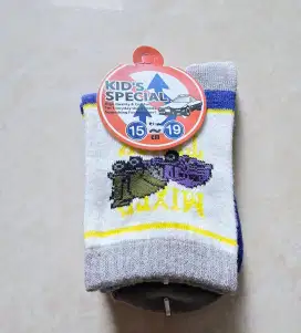 Kaos kaki baru ukuran 15 cm - 19 cm bisa di pakai anak usia 3th