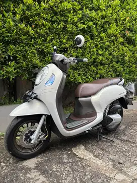 Scoopy prestige 2022 putih istimewa