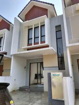Di jual rumah siap huni di perumahan metland transyogi