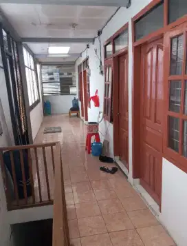 Rumah kost murah  di Ciumbuleuit dekat Unpar omset  96jt pertahun SHM