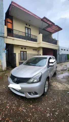 Dijual Mobil Grand Livina 2013