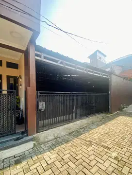 Rumah + Tanah utk sewa parkir mobil